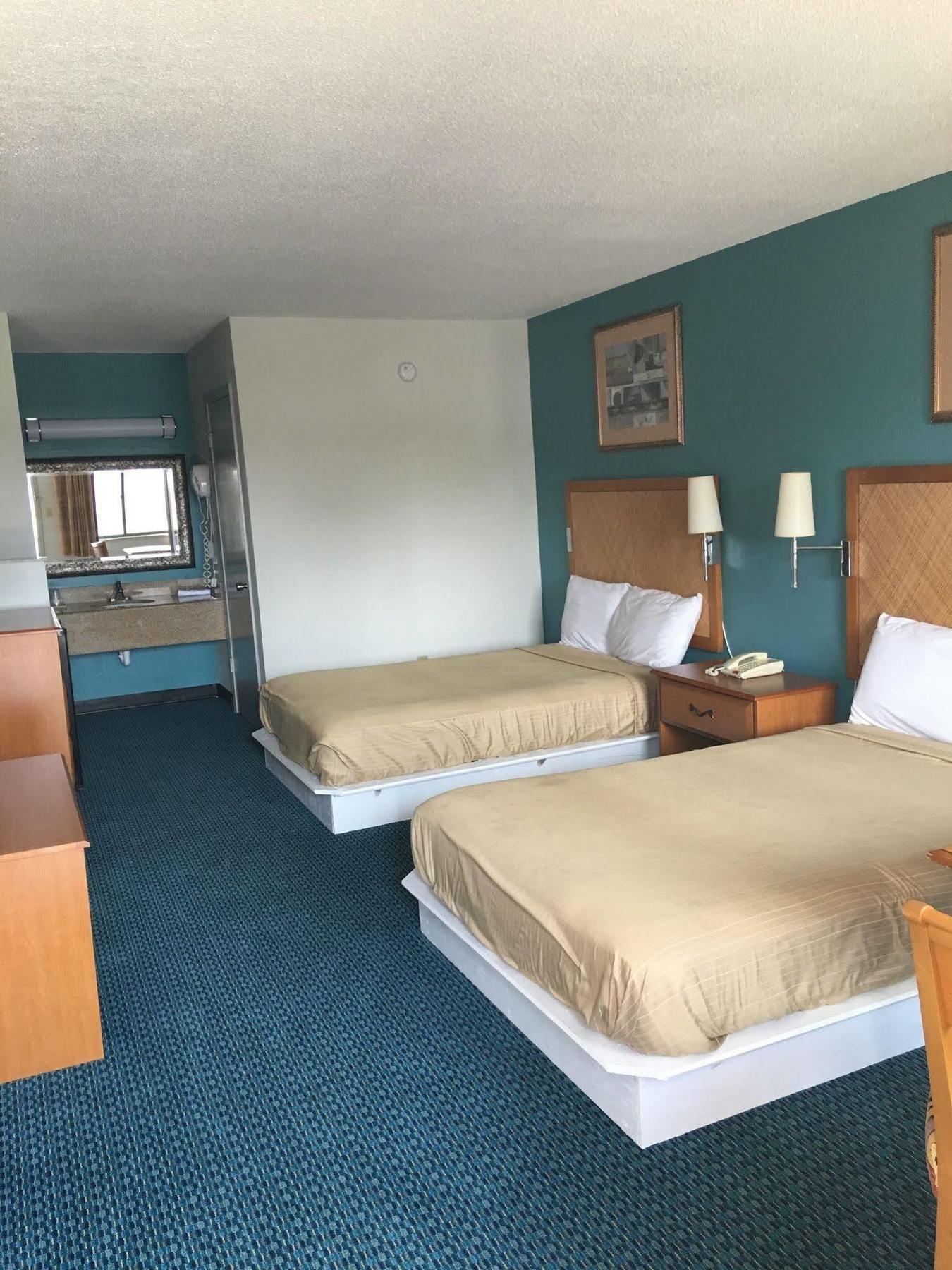 Executive Inn Ferry Pass Екстериор снимка