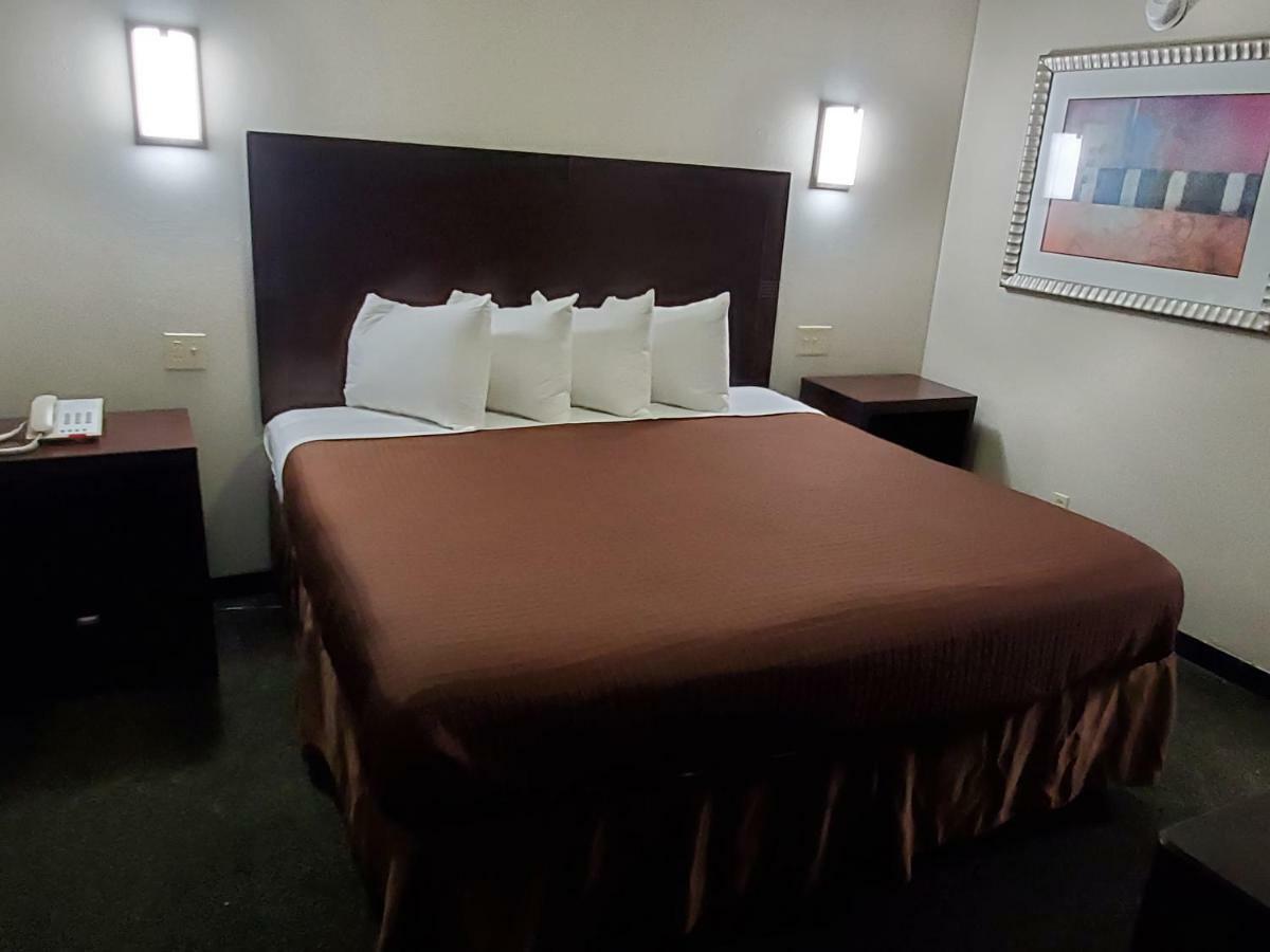 Executive Inn Ferry Pass Екстериор снимка