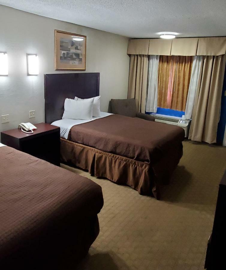 Executive Inn Ferry Pass Екстериор снимка