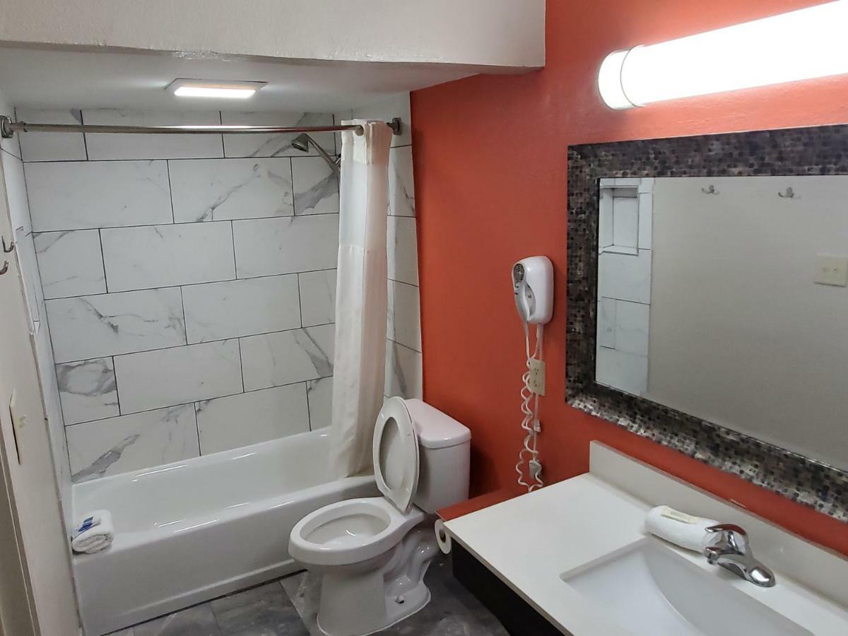 Executive Inn Ferry Pass Екстериор снимка